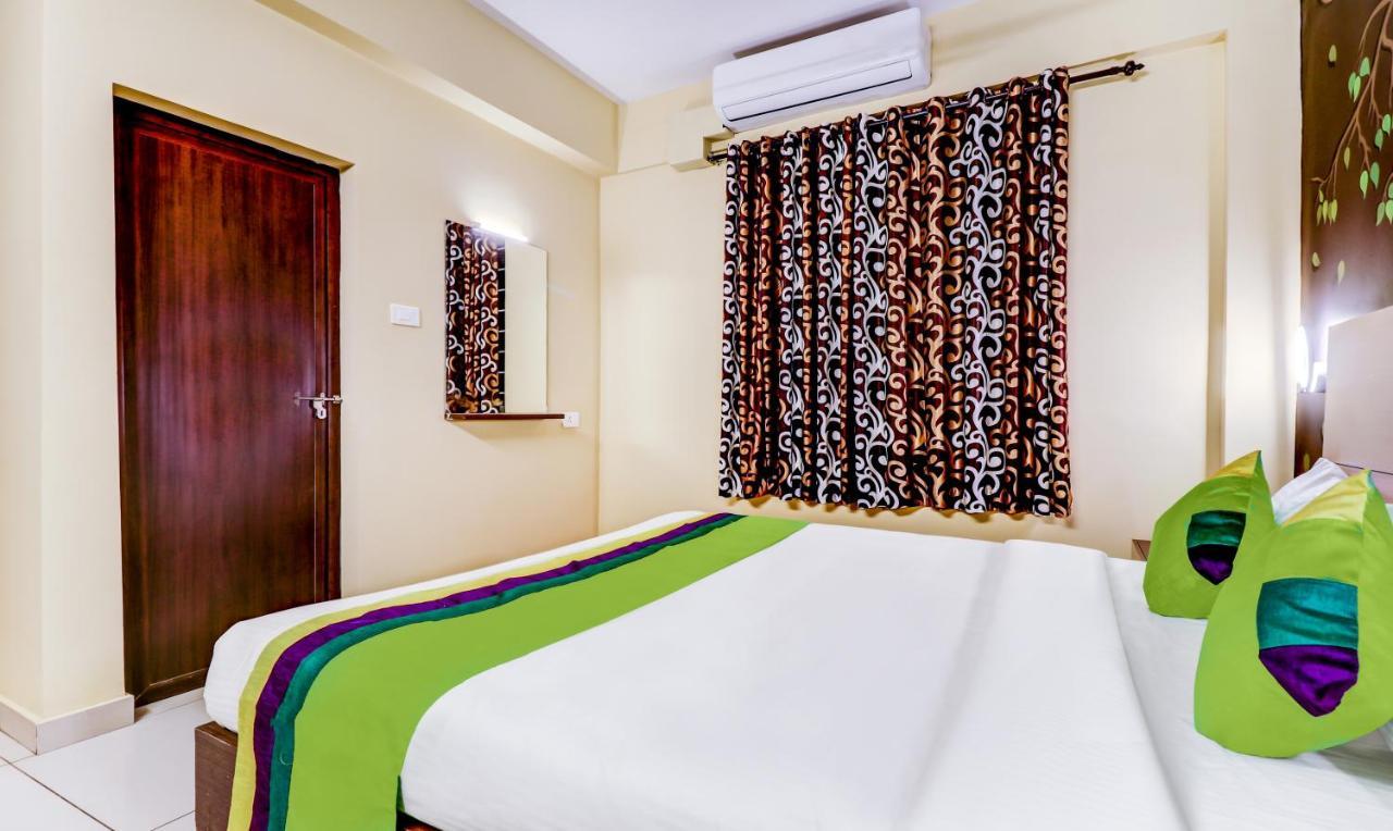 Treebo Petals Suites Kochi Exterior photo